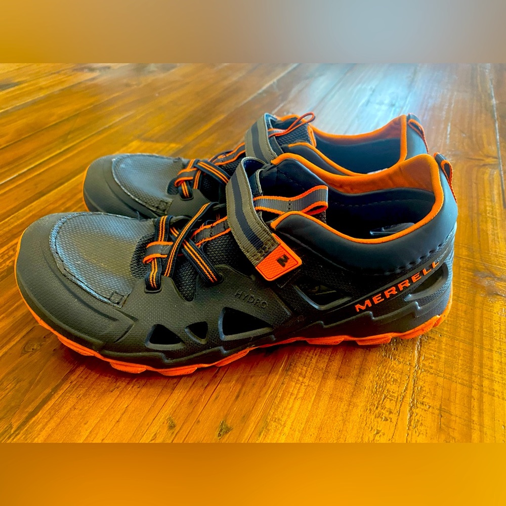 Boys Merrill Hydro water shoes, size 6
